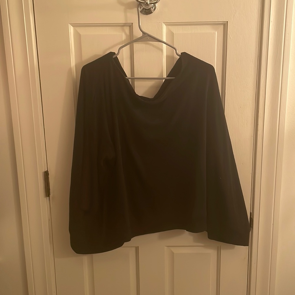 Flowy Black Top